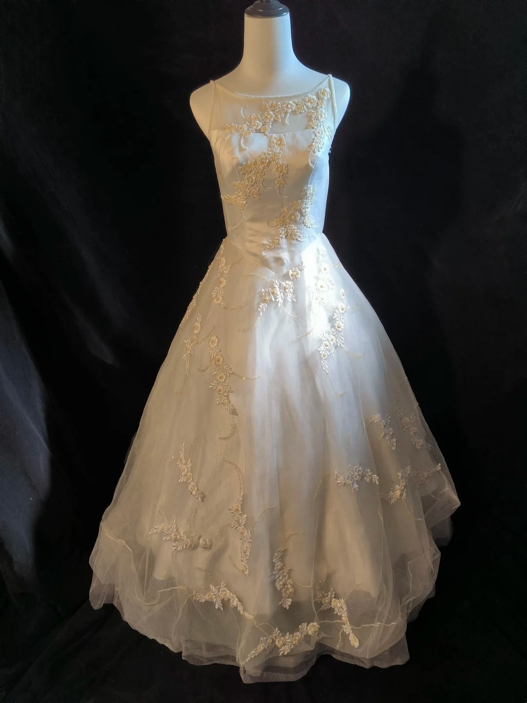 Robe de mariée beauté A-Line, décolleté en cœur, plissée, D3302