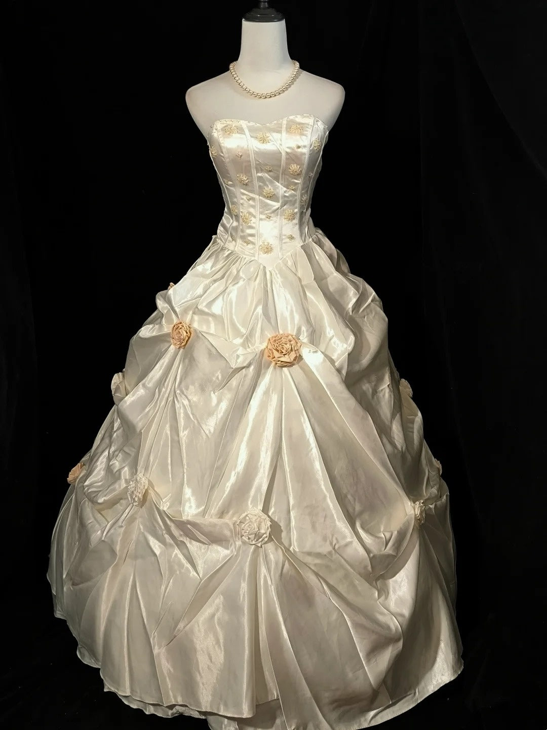 Robe de mariée beauté A-Line, décolleté en cœur, plissée, D3302