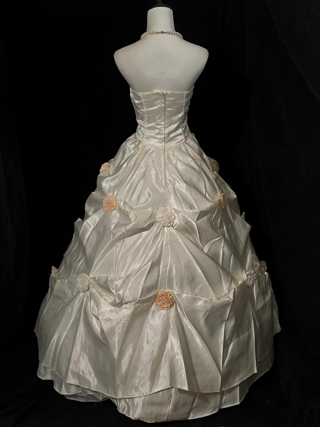 Robe de mariée beauté A-Line, décolleté en cœur, plissée, D3302