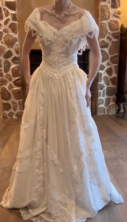 Robe de mariée beauté A-Line, décolleté en cœur, plissée, D3302