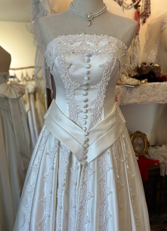 Vintage Wedding Dress A Line Strapless Pleated Wedding Dress  D3660