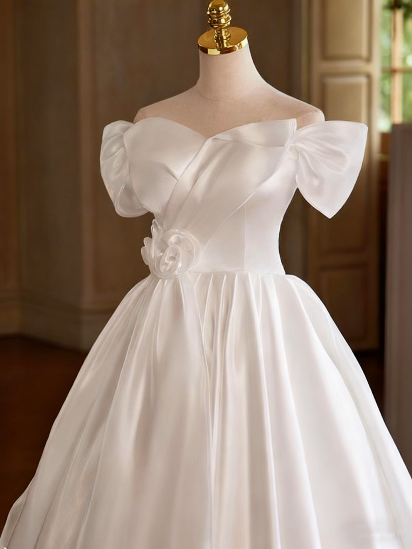 Robe de mariée beauté A-Line, décolleté en cœur, plissée, D3302