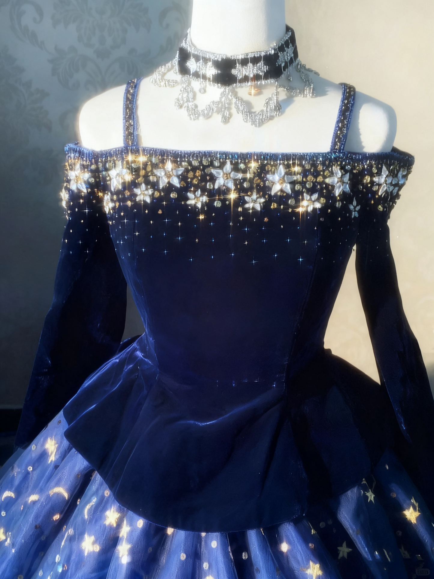 New Arrival Prom Dress Spaghetti Straps Crystal Pleated Ball Gown Quinceanera Dress Birthday Outfits   D3765