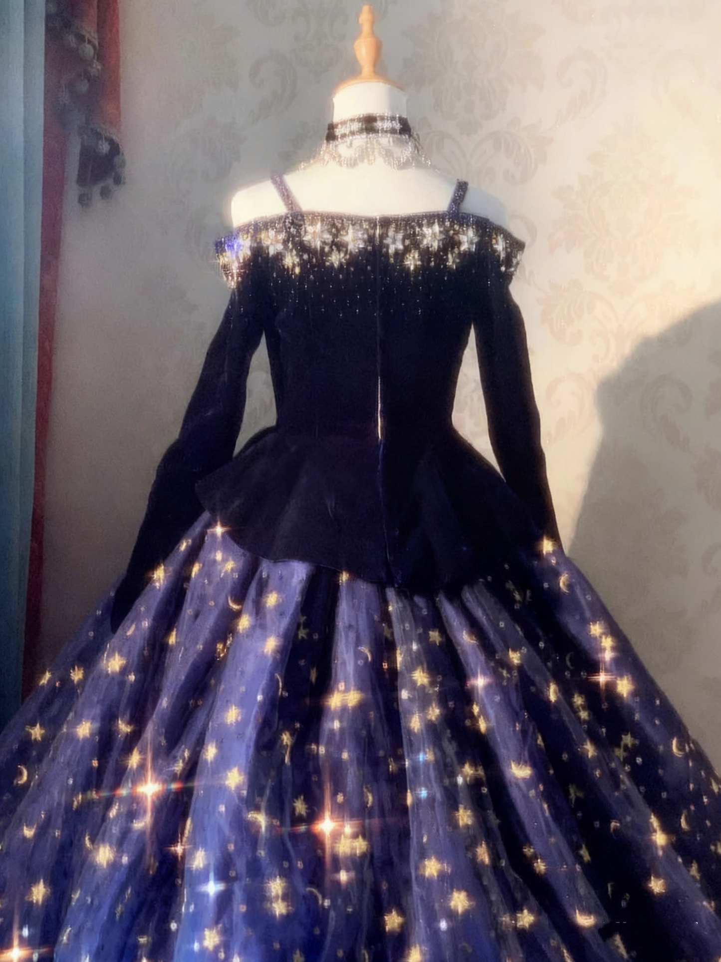 New Arrival Prom Dress Spaghetti Straps Crystal Pleated Ball Gown Quinceanera Dress Birthday Outfits   D3765