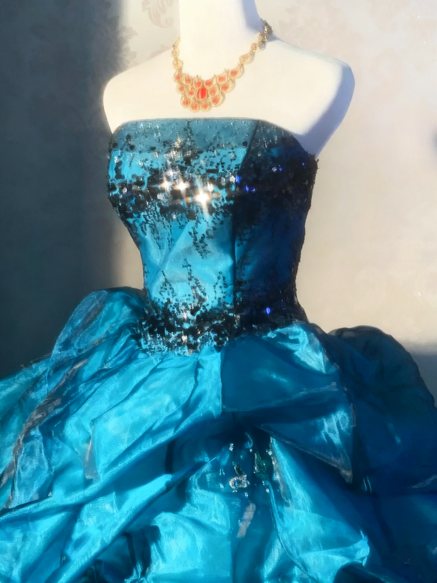 Charming Prom Dress Strapless Pleated Ruffle Ball Gown Evening Dress Birthday Outfits    D3767