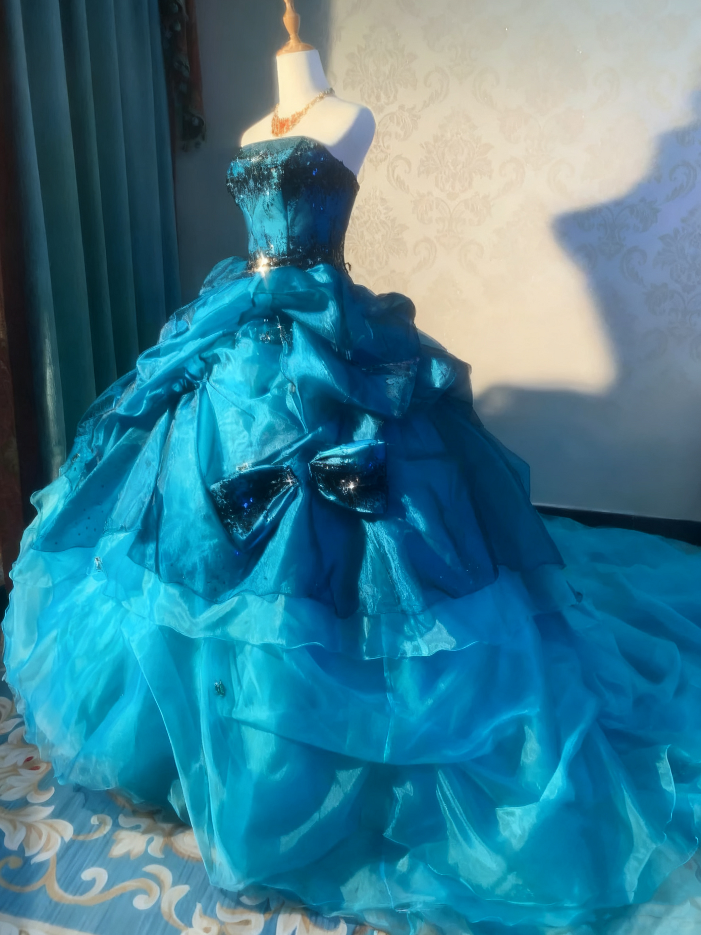 Charming Prom Dress Strapless Pleated Ruffle Ball Gown Evening Dress Birthday Outfits    D3767