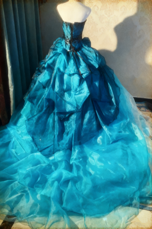 Charming Prom Dress Strapless Pleated Ruffle Ball Gown Evening Dress Birthday Outfits    D3767