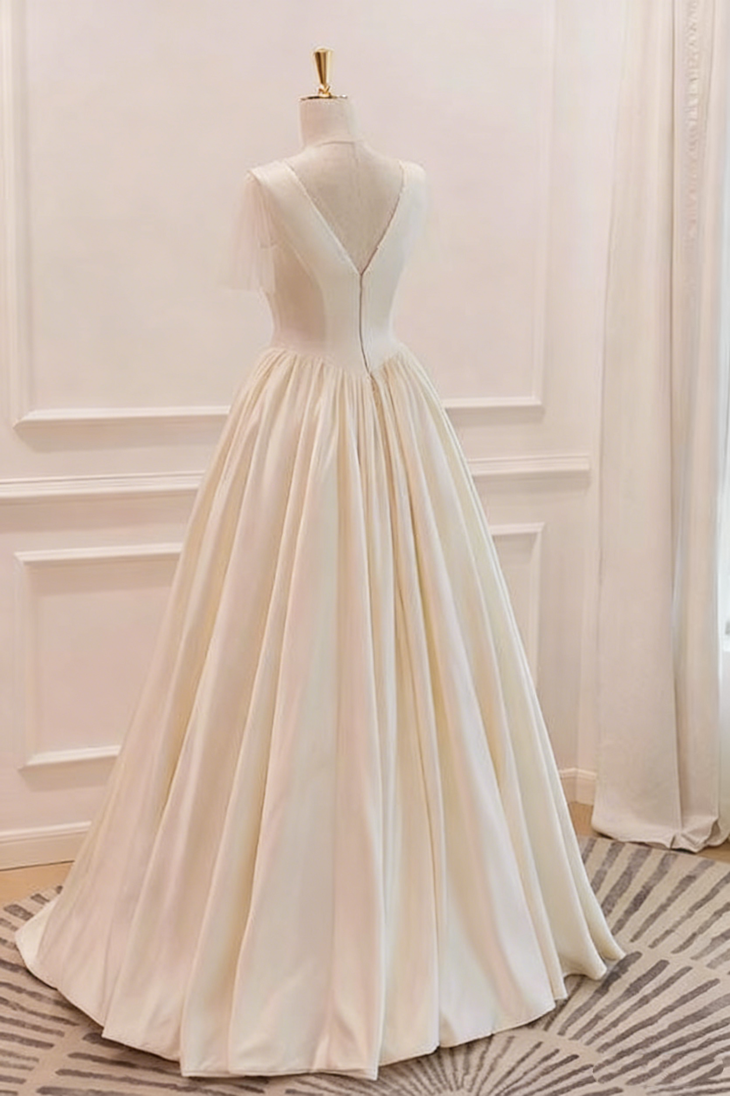 New Arrival Wedding Dress V-neck Pleated Wedding Dress  D3809