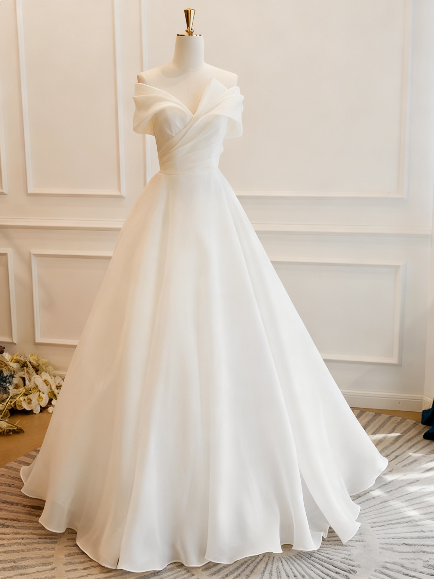 New Arrival Wedding Dress V-neck Pleated Wedding Dress  D3811
