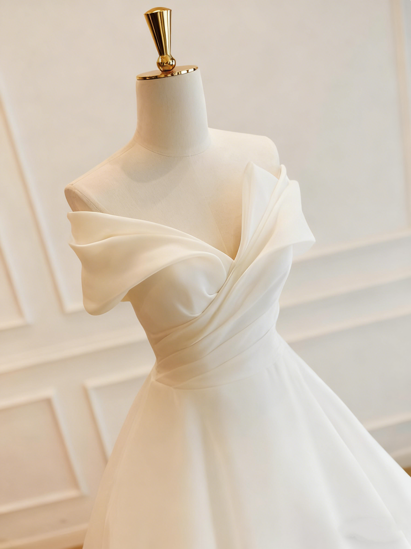 New Arrival Wedding Dress V-neck Pleated Wedding Dress  D3811