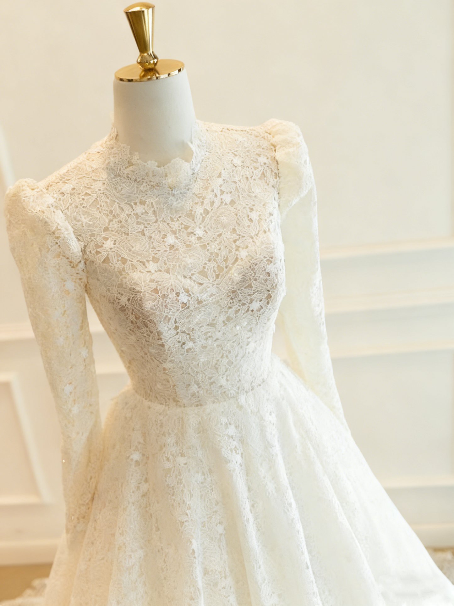 Retro Wedding Dresss Long Sleeves Backless Wedding Dress  D3822