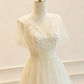 Retro Wedding Dress V-neck Tulle Pleated Wedding Dress   D3823