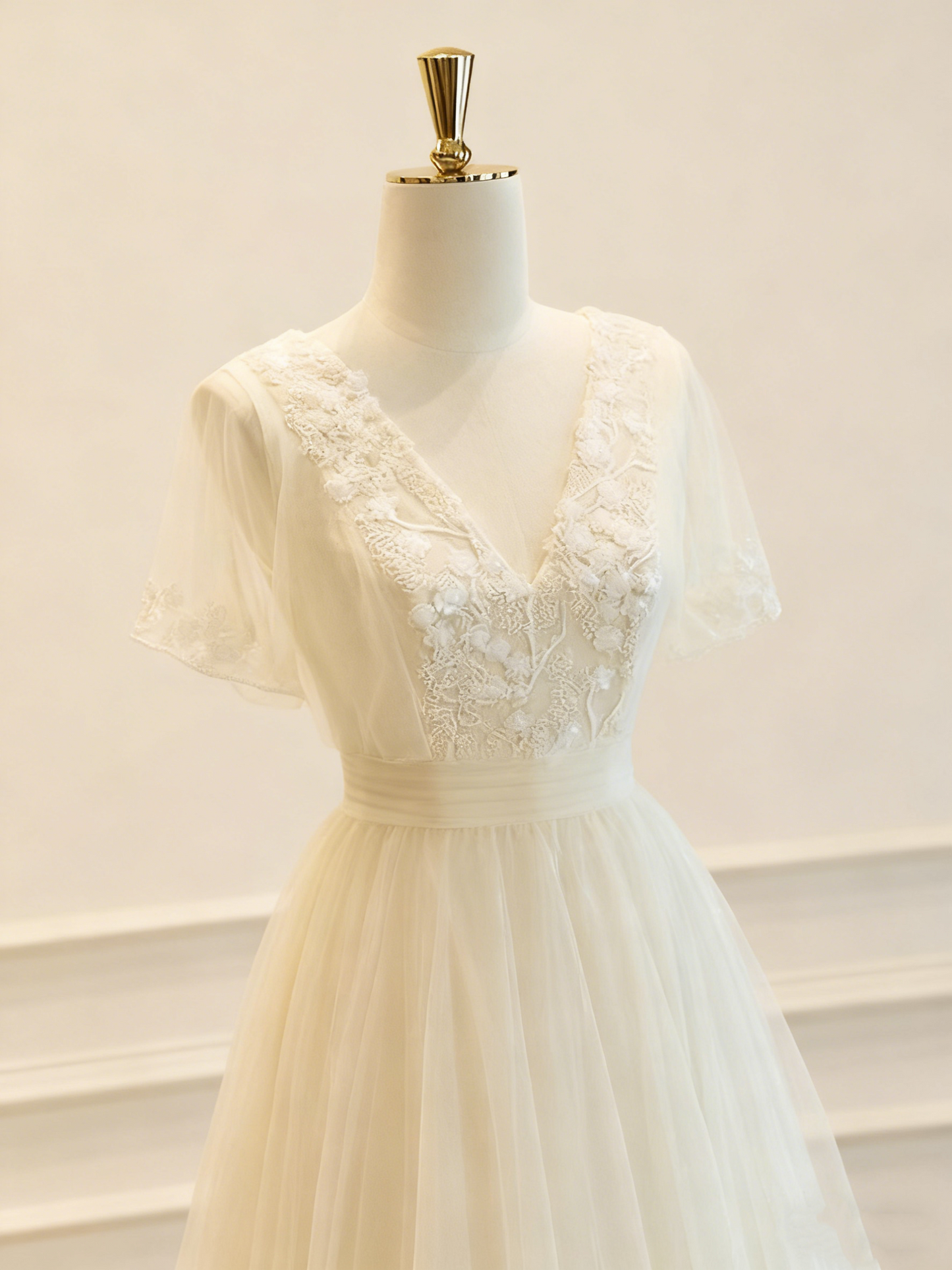 Retro Wedding Dress V-neck Tulle Pleated Wedding Dress   D3823