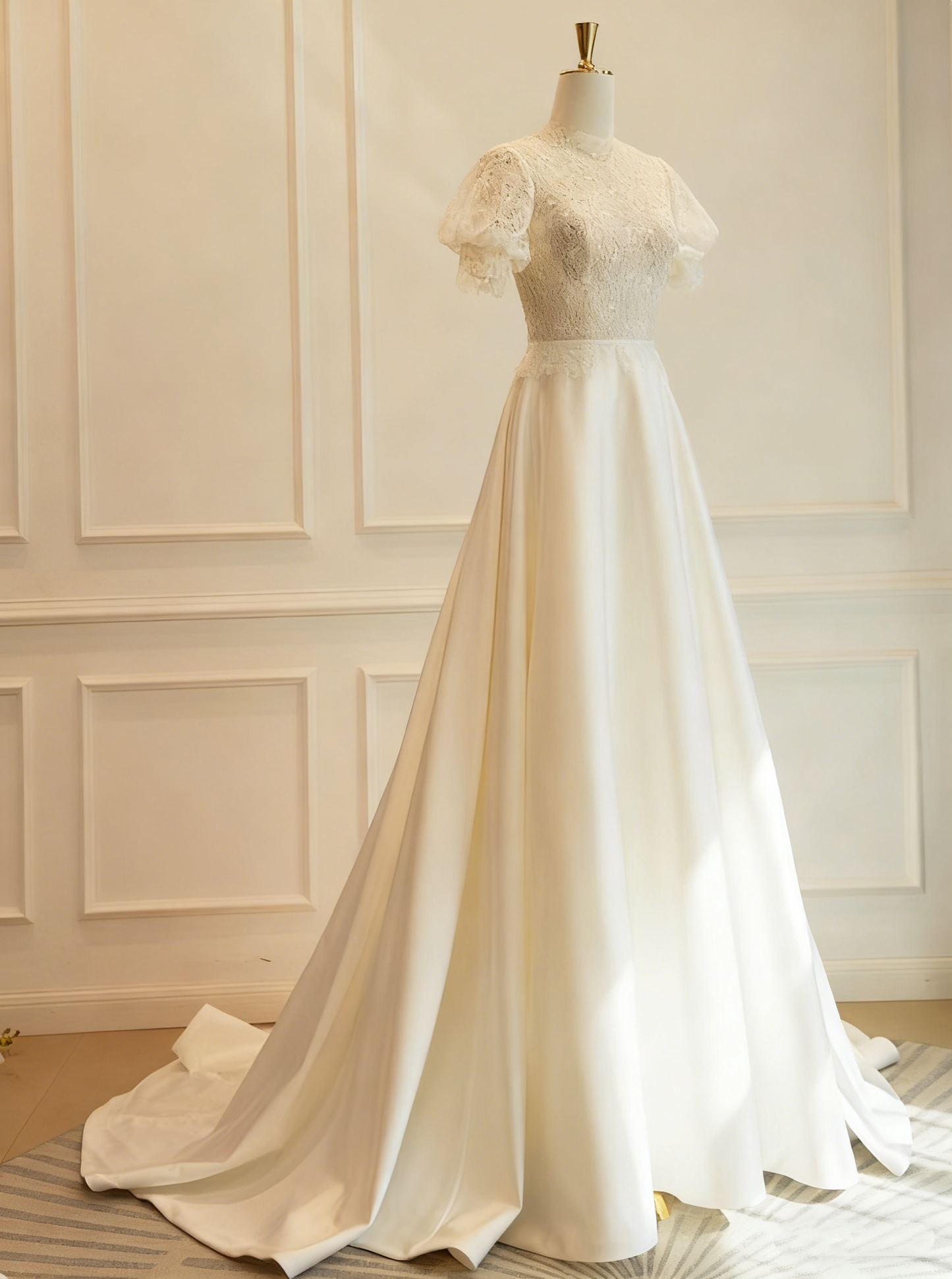 Vintage Wedding Dress Short Sleeves Backless Pleated Wedding Dress     D3825