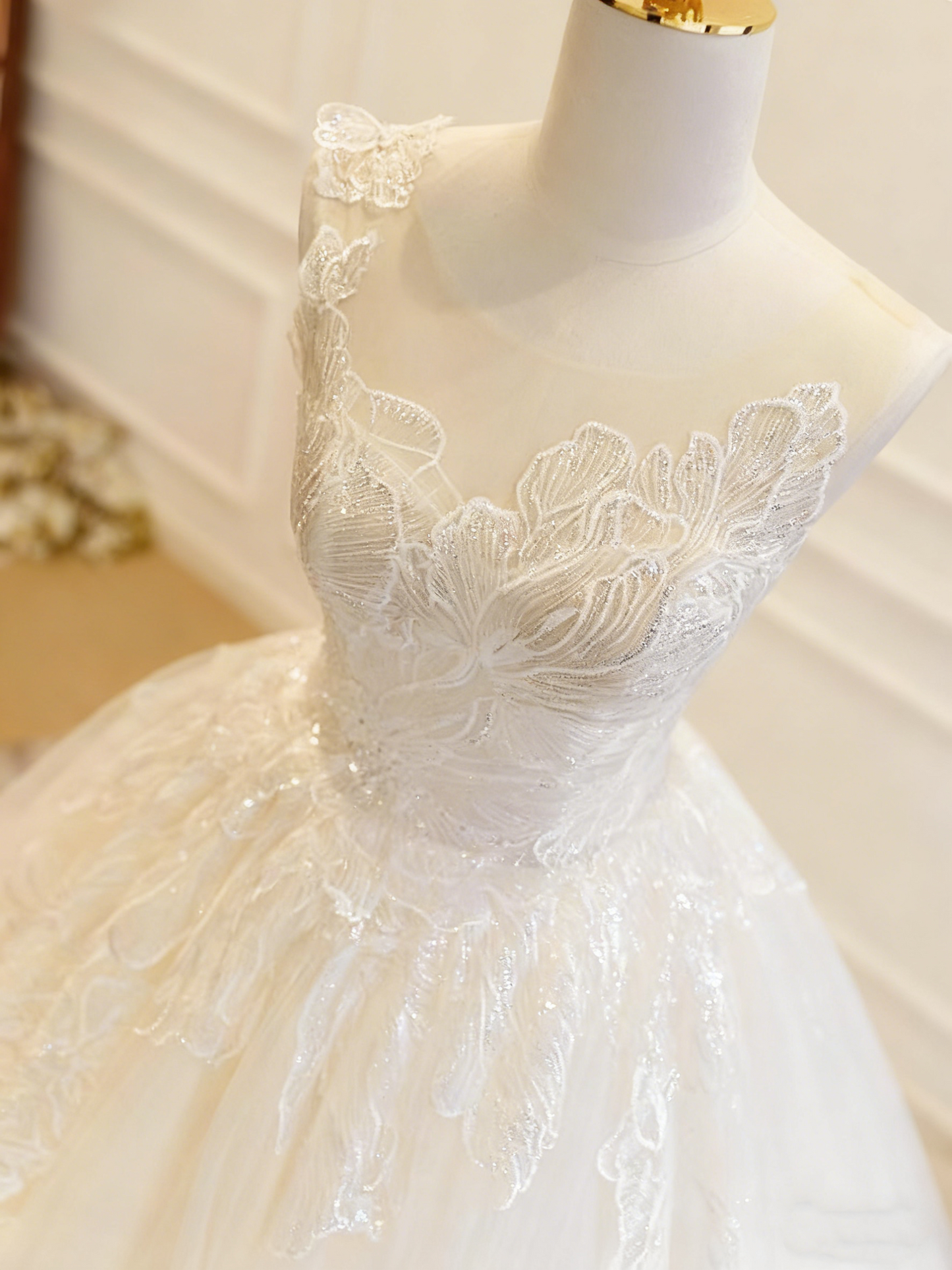 Gorgeous Wedding Dress Crew Neck Pleated Tulle Wedding Dress     D3827