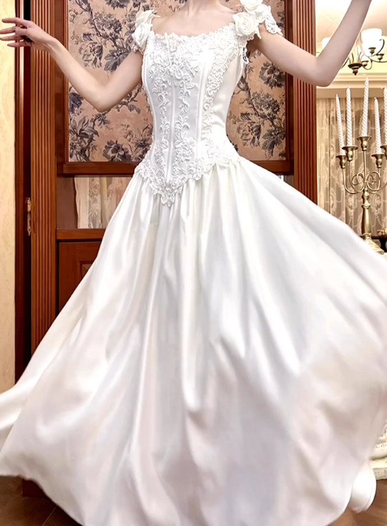 Retro Wedding Dress Crew Neck Short Sleeves Wedding Dress  D3867