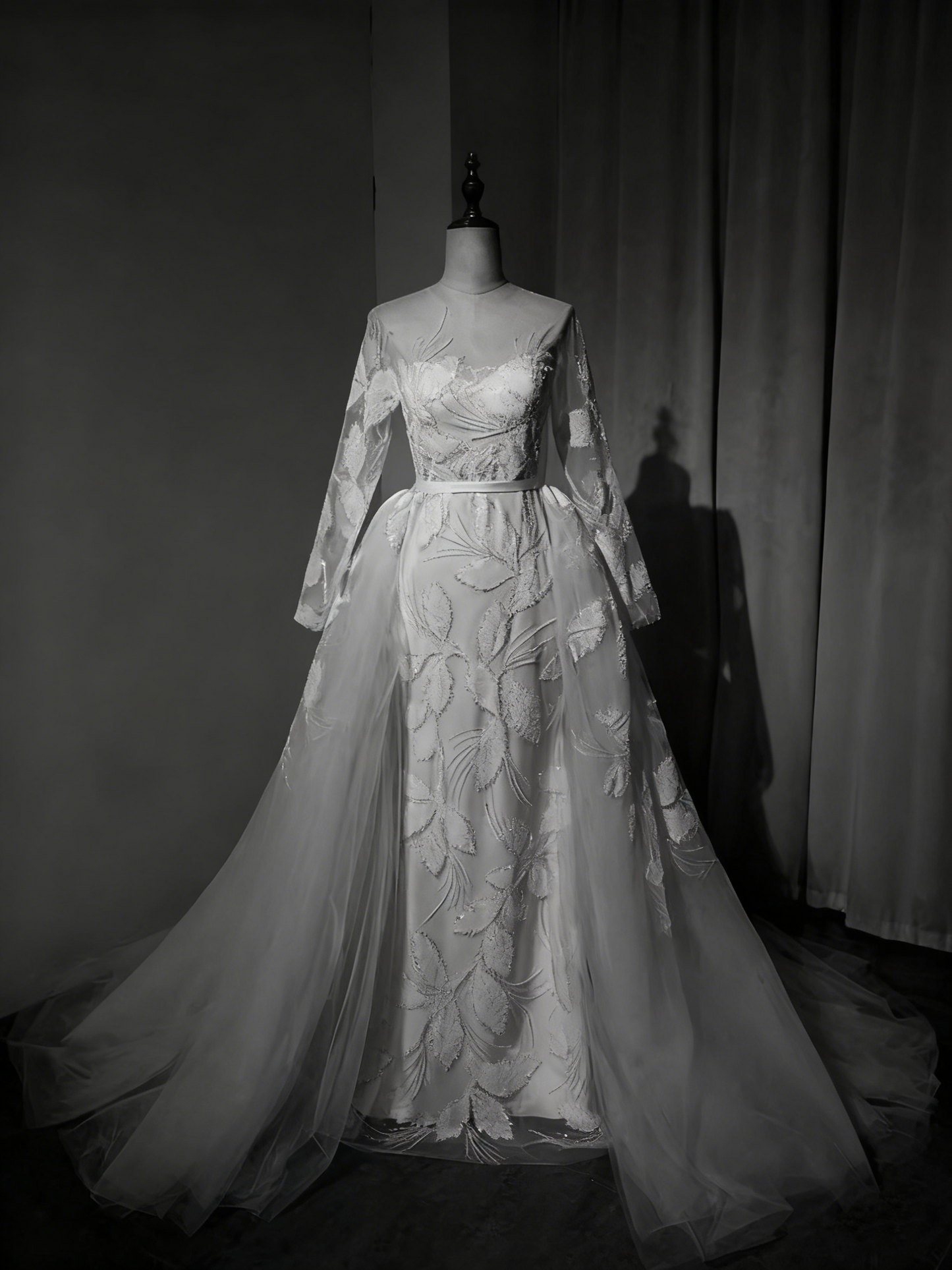 New Arrival Wedding Dress Long Sleeve Backless Tulle Pleated Wedding Dress  D3894