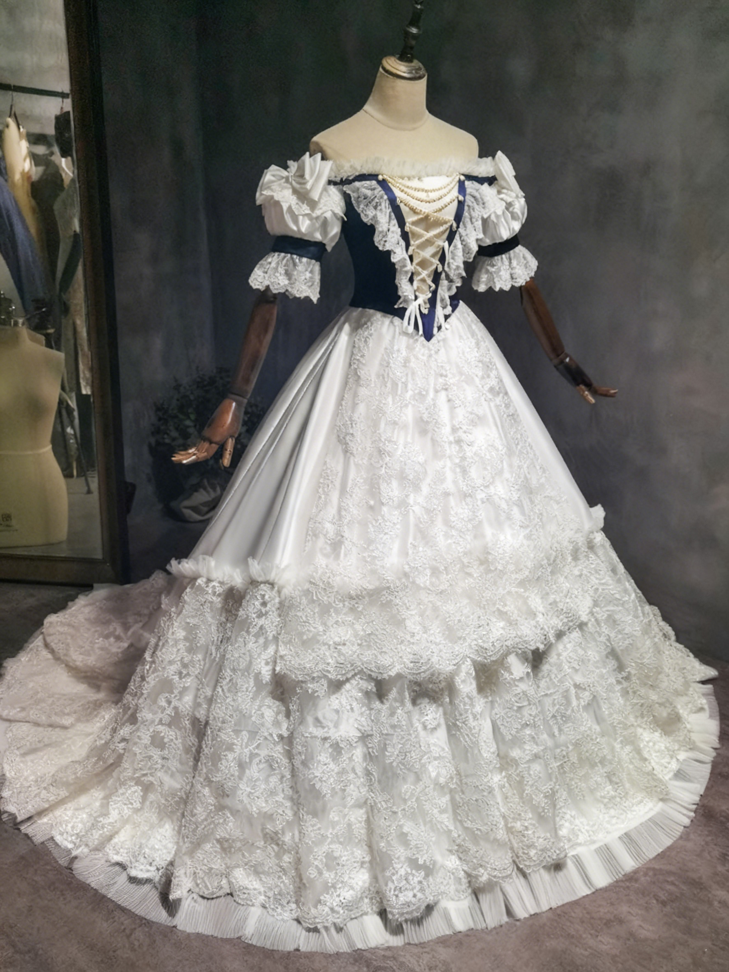 Retro Wedding Dress Off Shoulder Lace Wedding Dress   D3899