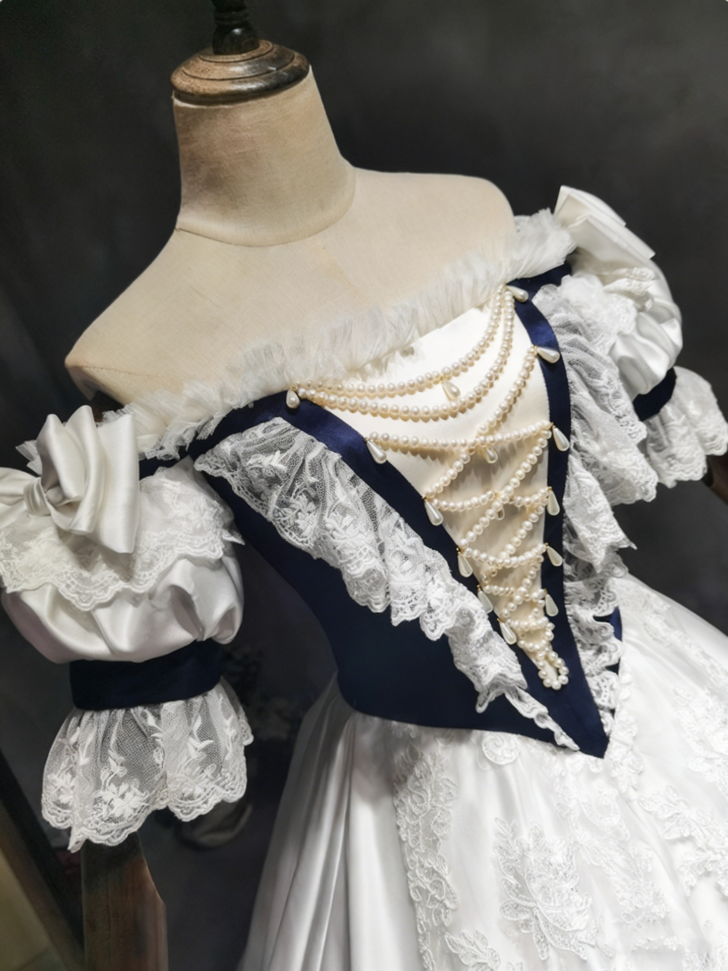 Retro Wedding Dress Off Shoulder Lace Wedding Dress   D3899