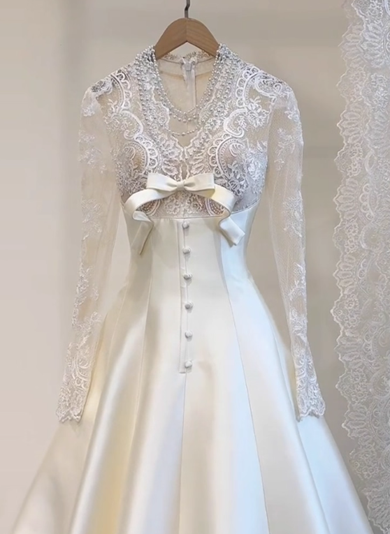 Robe de mariée beauté A-Line, décolleté en cœur, plissée, D3302