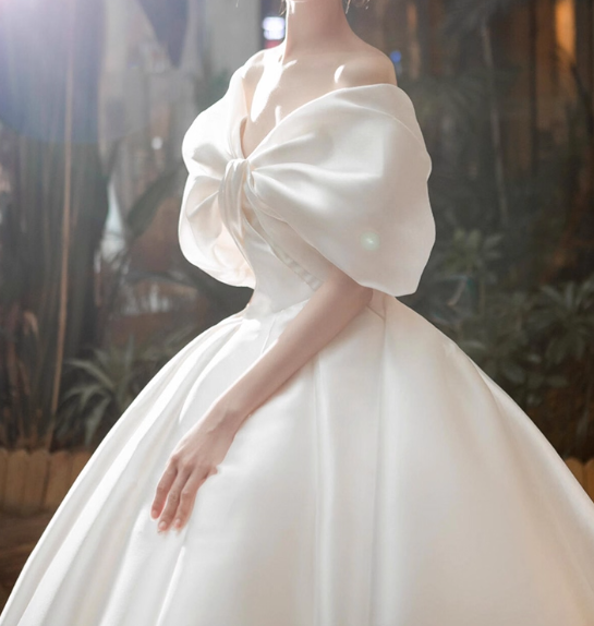 Robe de mariée beauté A-Line, décolleté en cœur, plissée, D3302