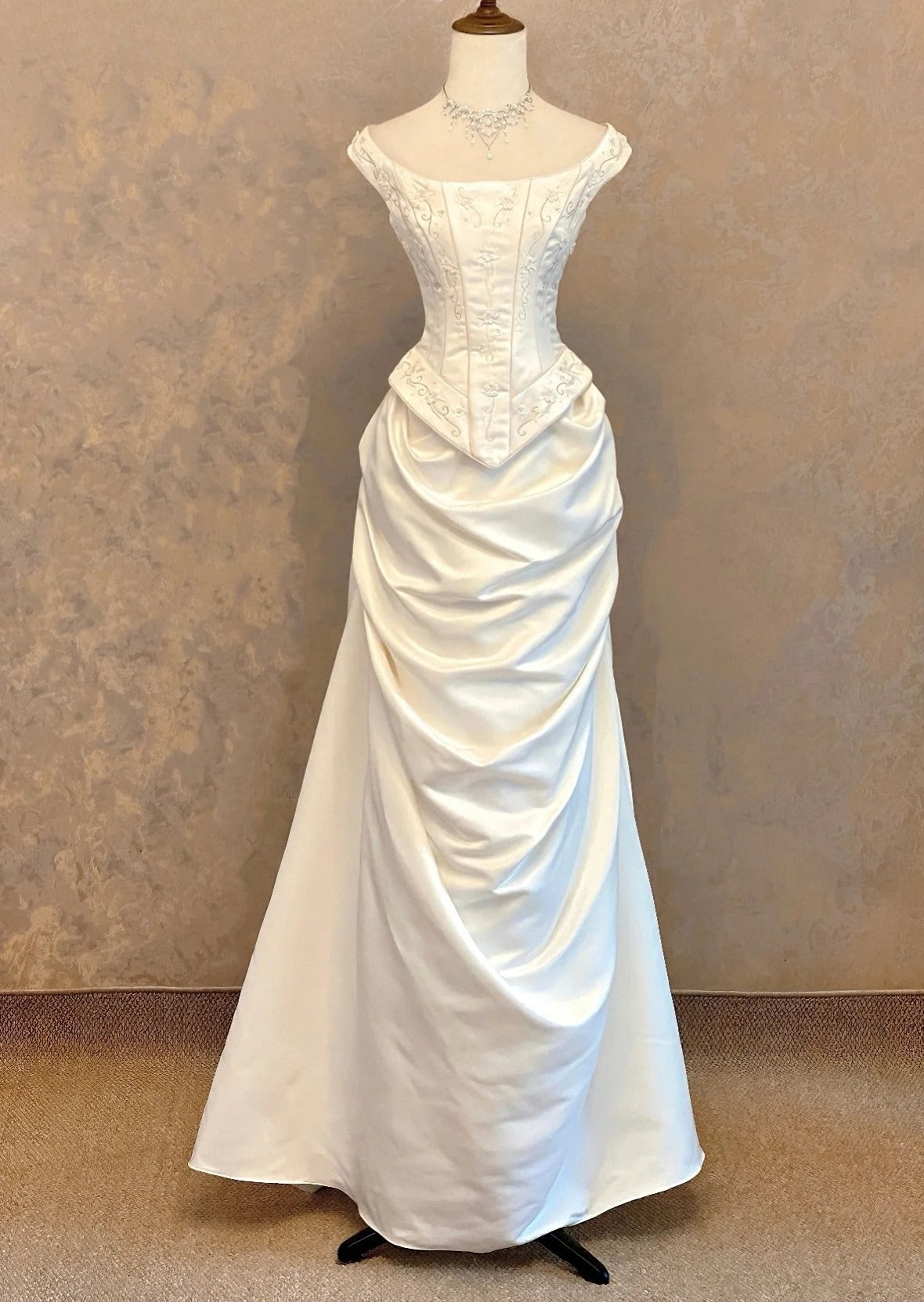 Elegant Wedding Dress Crew Neck Pleated Wedding Dress  D3958