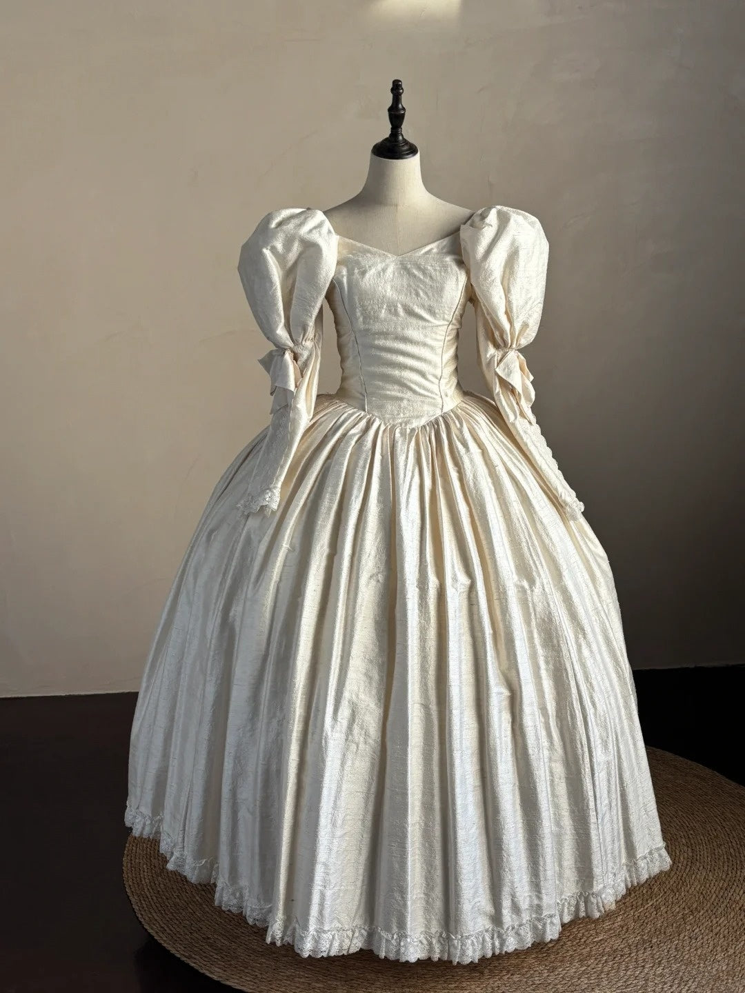 Minimalist Wedding Dress V-neck Pleated Wedding Dress  D4000