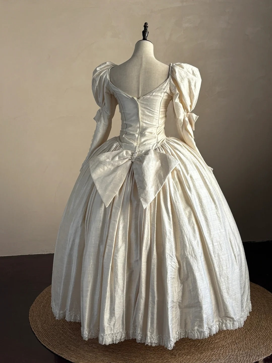 Minimalist Wedding Dress V-neck Pleated Wedding Dress  D4000