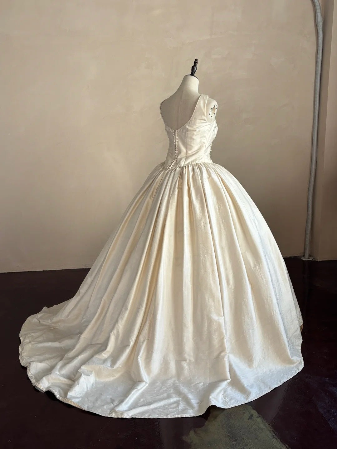 Elegant Wedding Dress Straps Pleated Wedding Dress  D4001