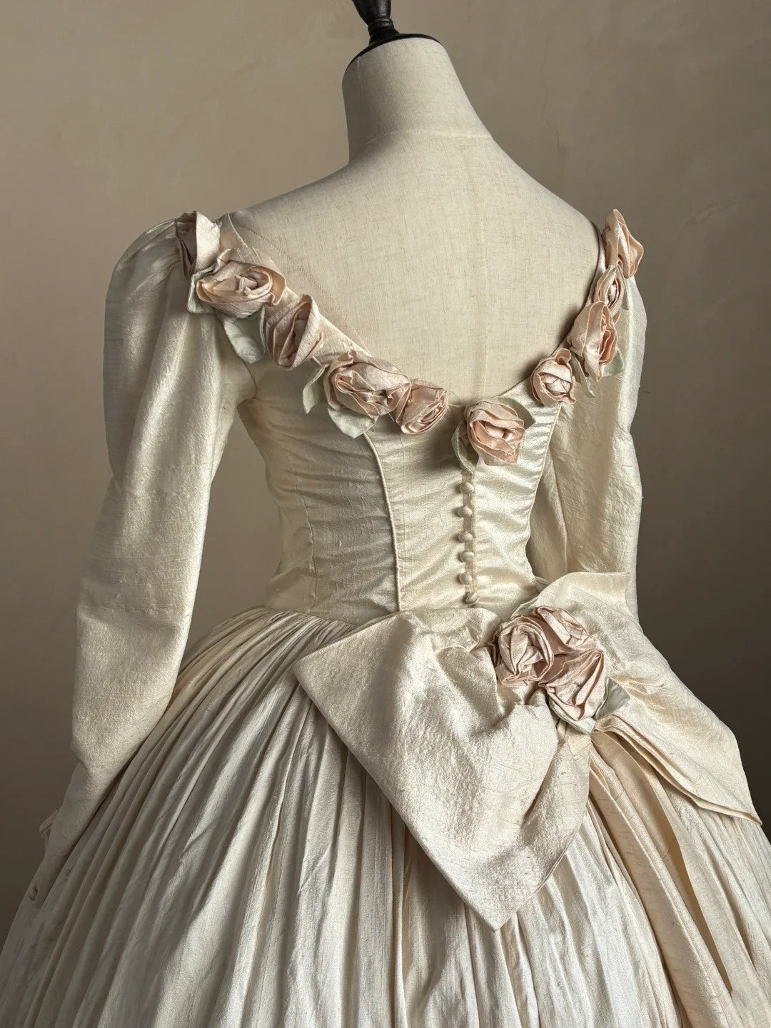 Retro Wedding Dress Crew Neck Pleated Wedding Dress  D4002