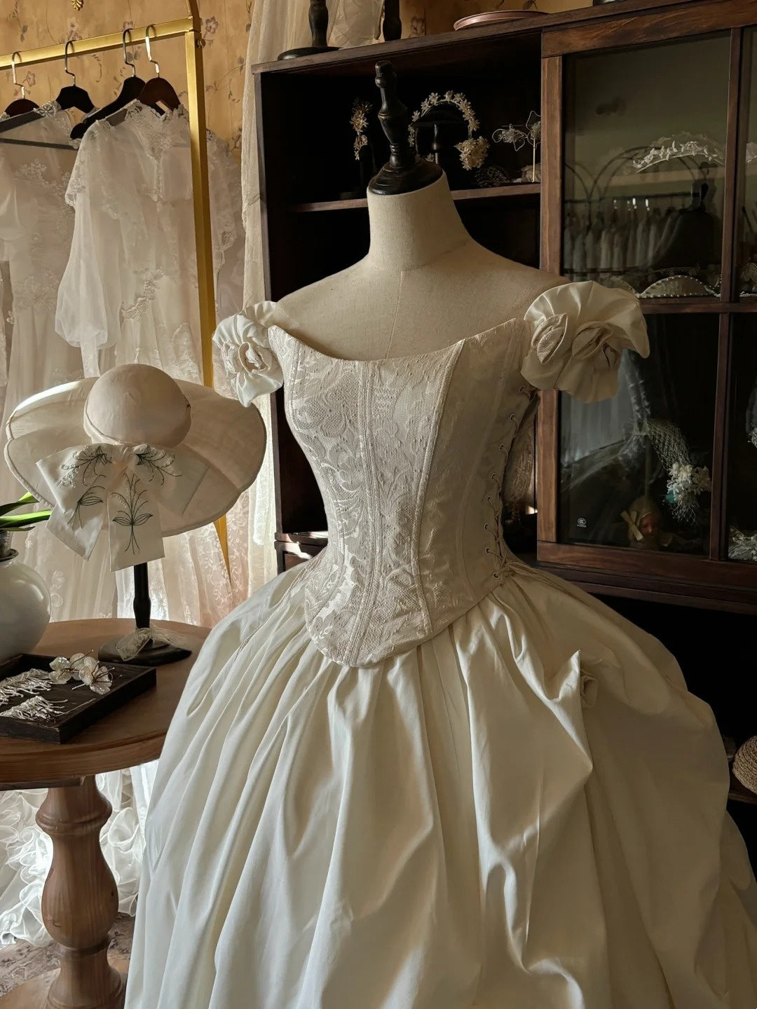 Elegant Wedding Dress Crew Neck Pleated Wedding Dress  D4004