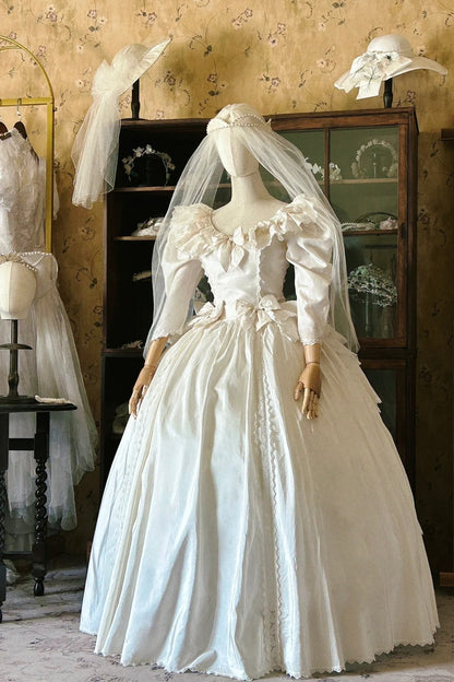 Retro Wedding Dress Crew Neck Pleated Wedding Dress   D4005