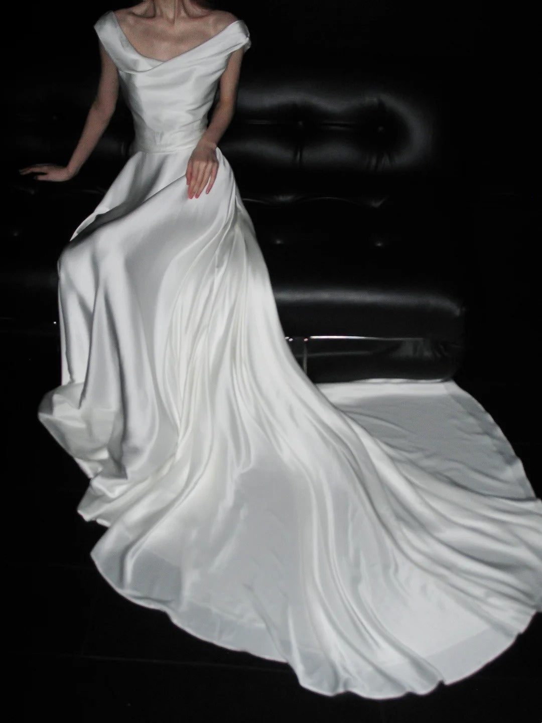 Minimalist Wedding Dress Crew Neck Pleated Wedding Dress    D4078
