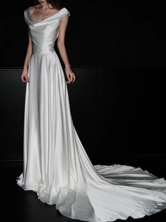Minimalist Wedding Dress Crew Neck Pleated Wedding Dress    D4078