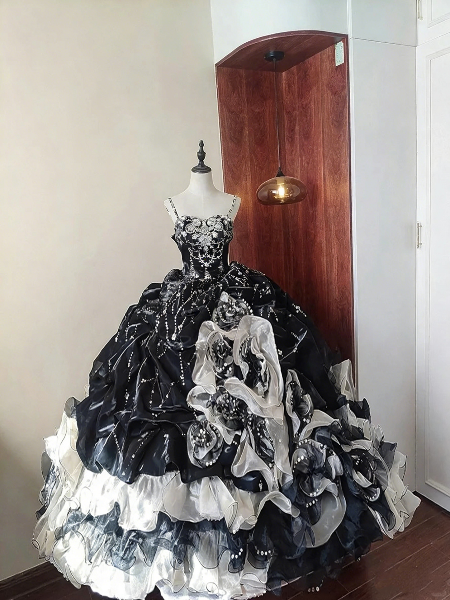 Gorgeous Prom Dress Spaghetti Straps Ruffle Tiered Ball Gown Evening Dress Sweet 16 Dress Birthday Party Outfits   D4082