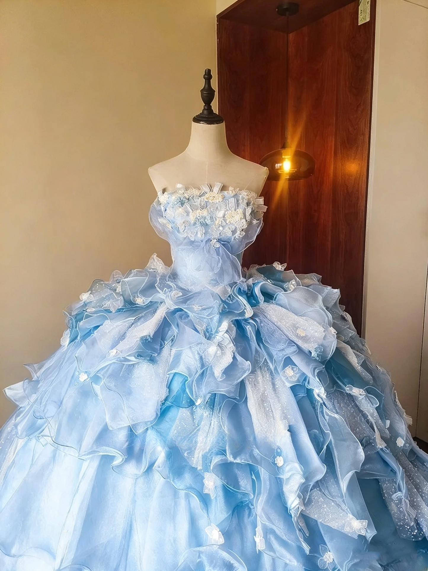Pretty Prom Dress Strapless Ruffle Tiered Ball Gown Evening Dress Sweet 16 Dress Birthday Party Outfits   D4083