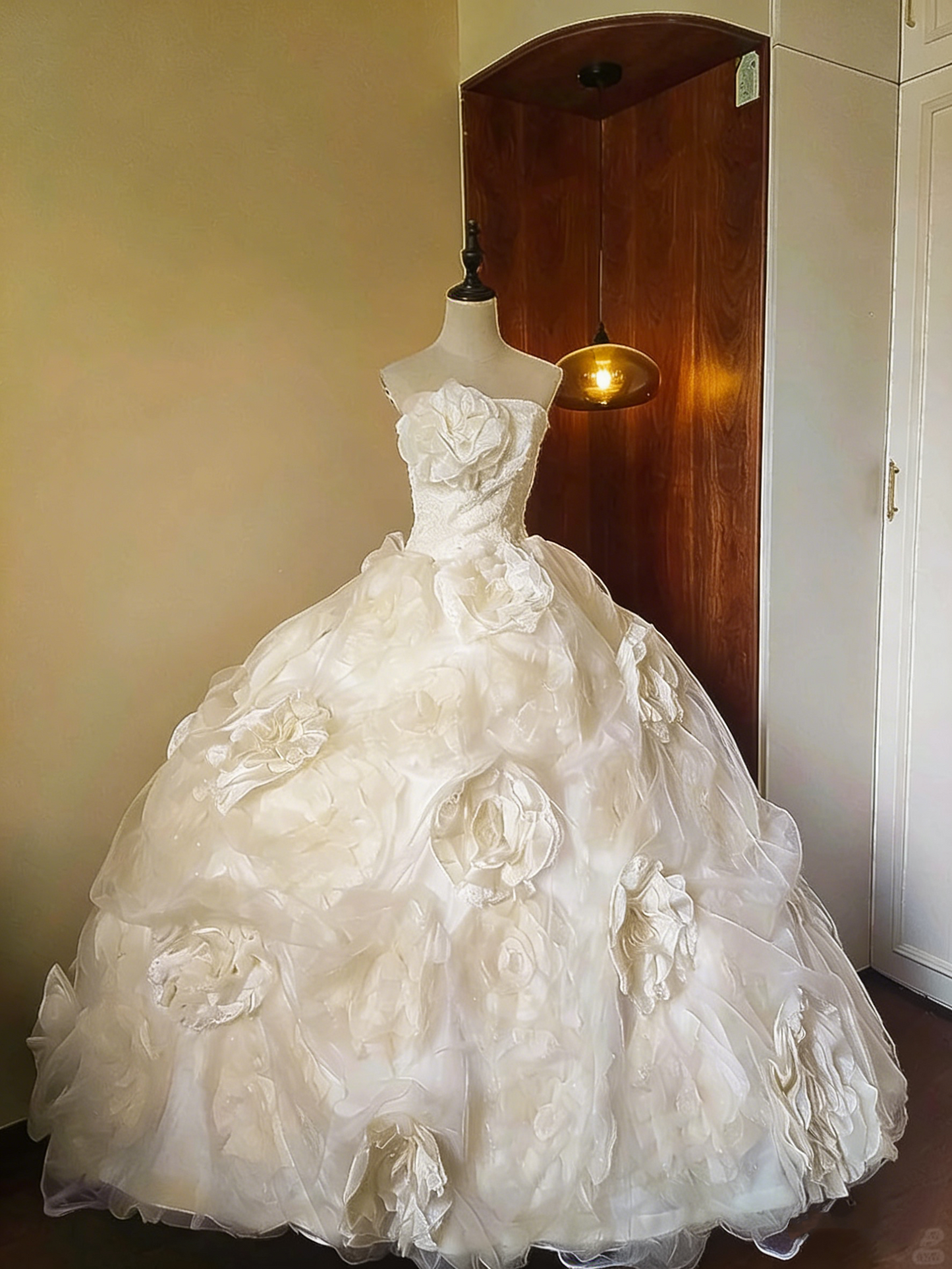 Elegant Prom Dress Strapless Tulle Flower Ball Gown Evening Dress Quinceanera Dress Birthday Party Outfits   D4084