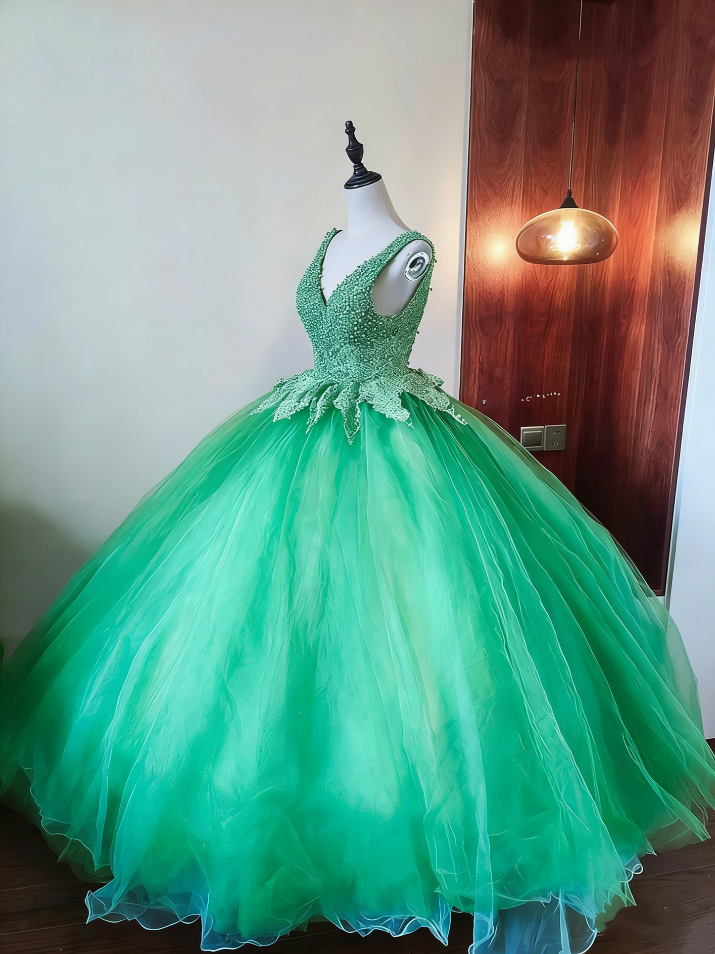 New Design Prom Dress V-neck Backless Pleated Tulle Ball Gown Birthday Party Outfits Evening Dress Sweet 16 Dress       D4093