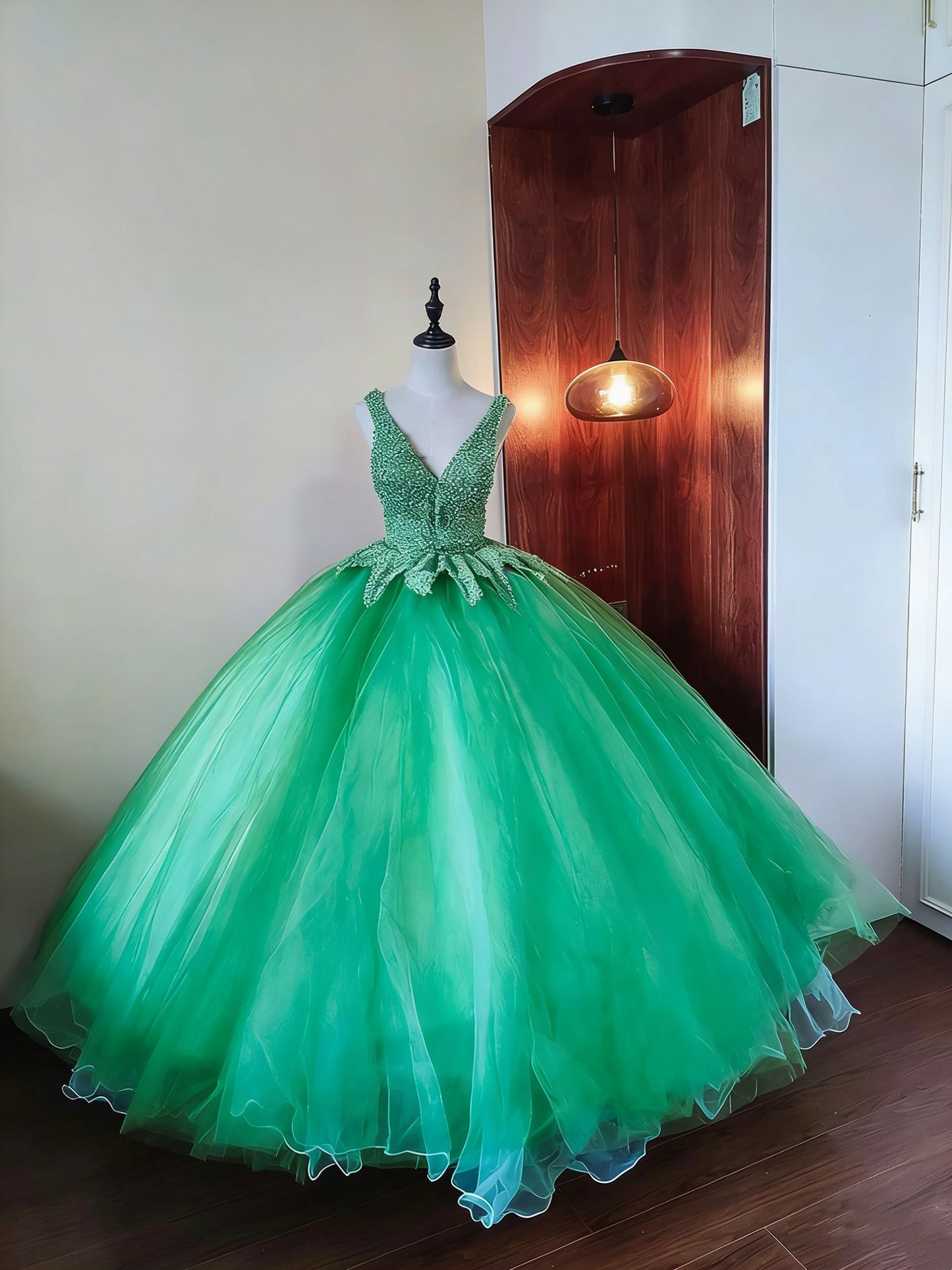 New Design Prom Dress V-neck Backless Pleated Tulle Ball Gown Birthday Party Outfits Evening Dress Sweet 16 Dress       D4093