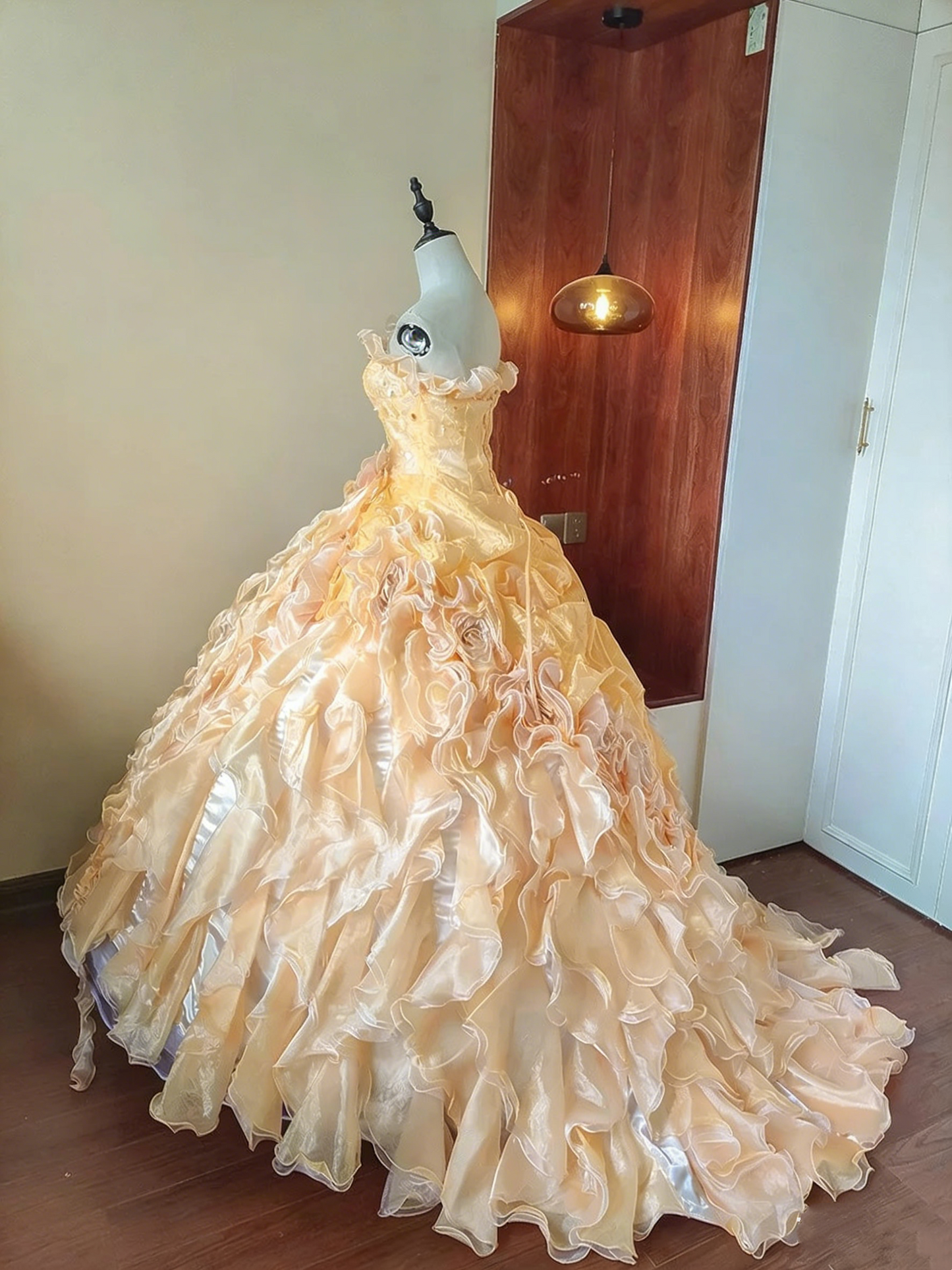 Cute Prom Dress Strapless Pleated Ruffle Ball Gown Birthday Party Outfits Evening Dress Sweet 16 Dress D4096