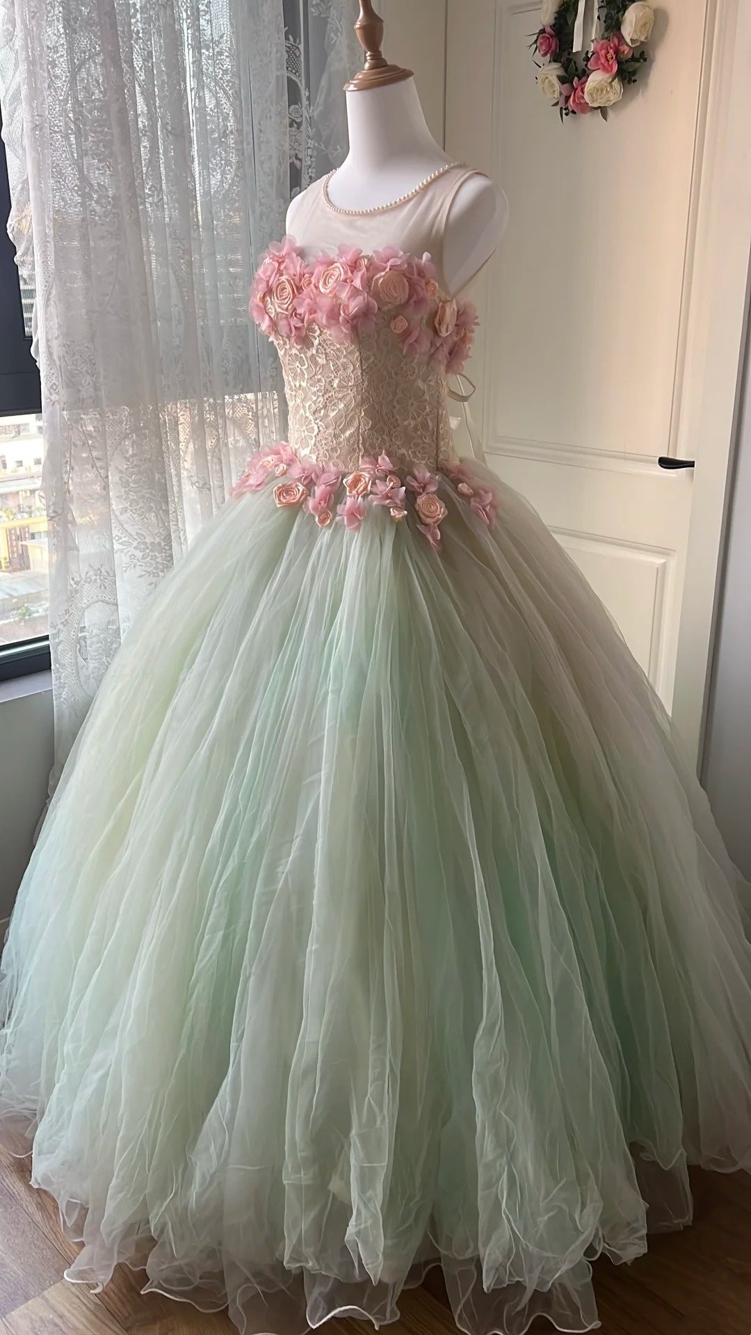 New Design Prom Dress Crew Neck Pleated Tulle Flower Ball Gown Evening Dress Quinceanera Dress     D4114