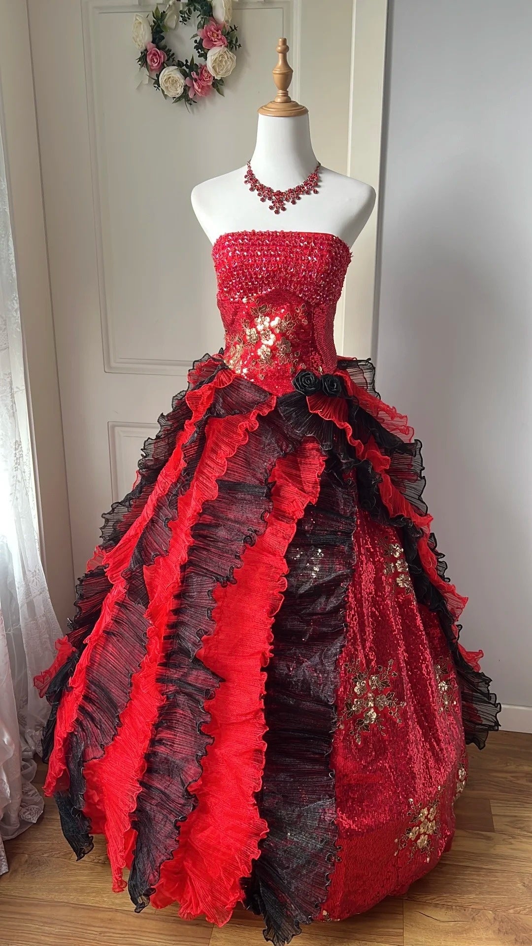 Stunning Prom Dress Strapless Pleated Ball Gown Evening Dress Sweet 16 Dress Birthday Party Outfits      D4125