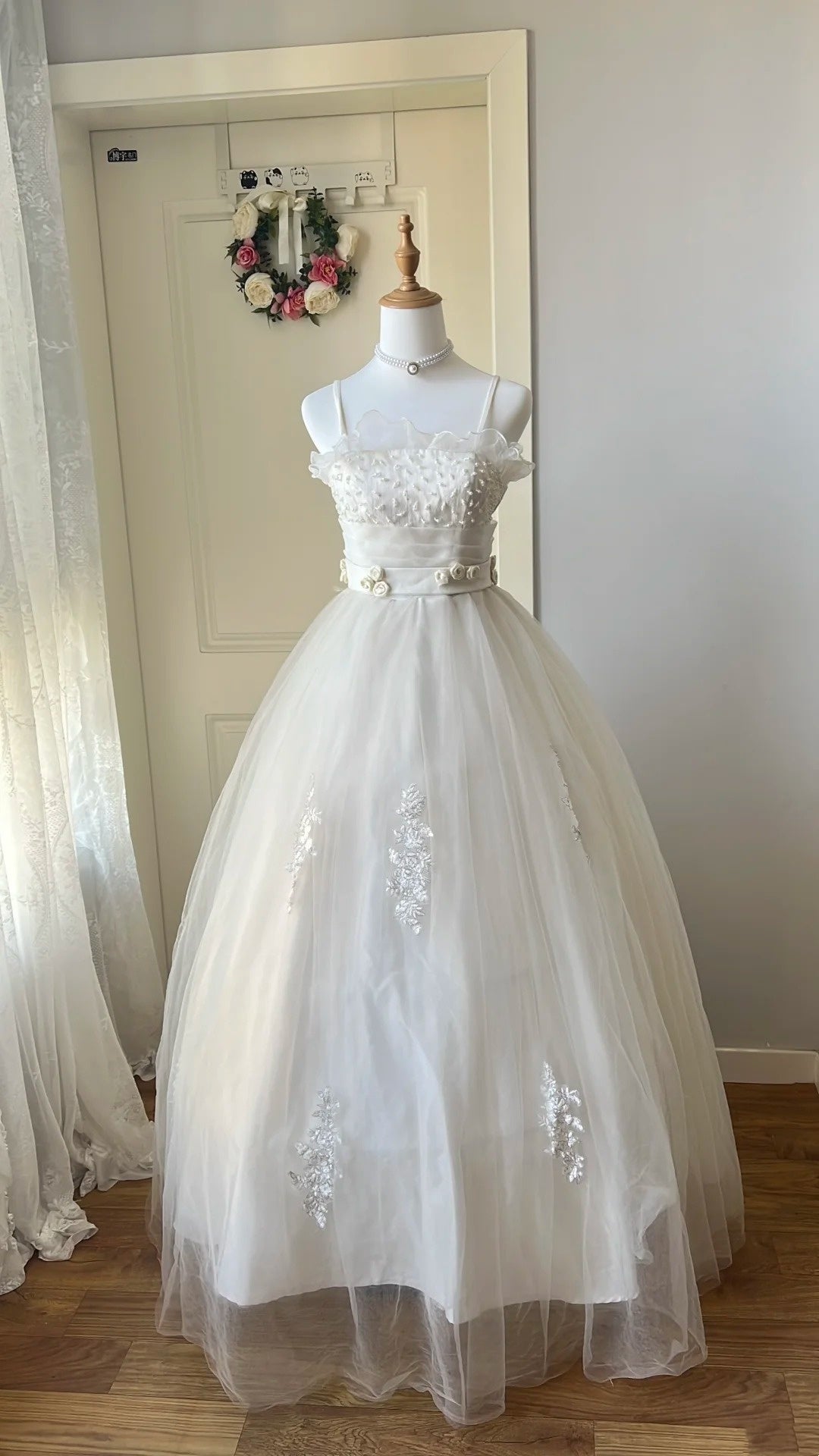 Retro Wedding Dress Spaghetti Straps Pleated Tulle Wedding Dress  D4145
