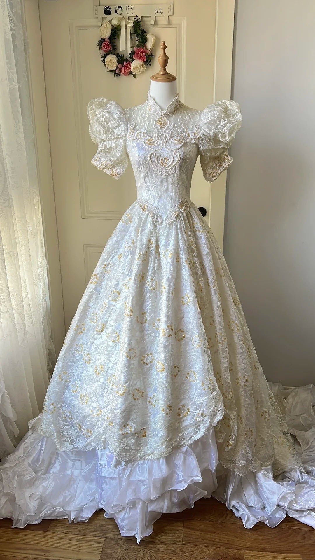 Vintage Wedding Dress High Collar Backless Pleated Wedding Dress  D4147