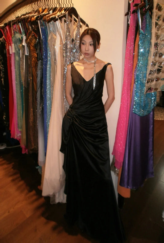 Minimalist Prom Dress Black V-neck Pleated Gala Gown Formal Dress Evening Dress D4166