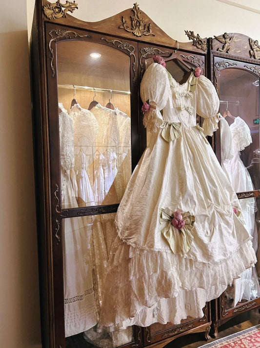 Vintage Wedding Dress V-neck Short Sleeves Pleated Wedding Dress  D4346