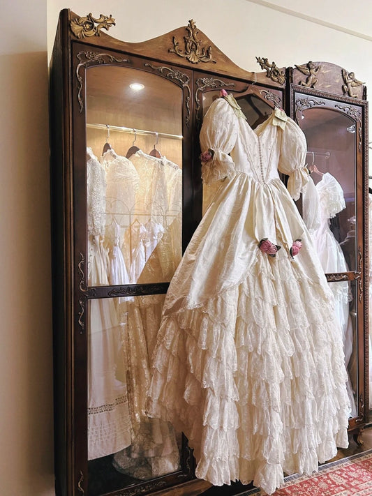 Vintage Wedding Dress V-neck Short Sleeves Pleated Wedding Dress  D4346