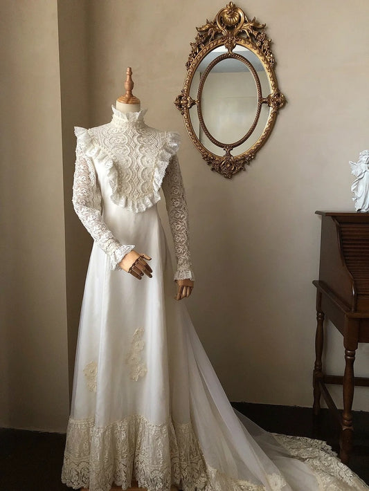 Retro Wedding Dress A Line High Collar Long Sleeves Lace Wedding Dress  D4363