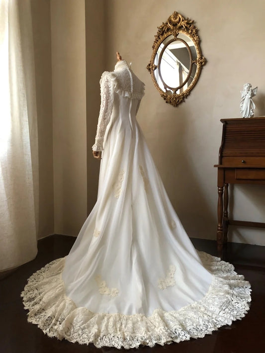 Retro Wedding Dress A Line High Collar Long Sleeves Lace Wedding Dress  D4363