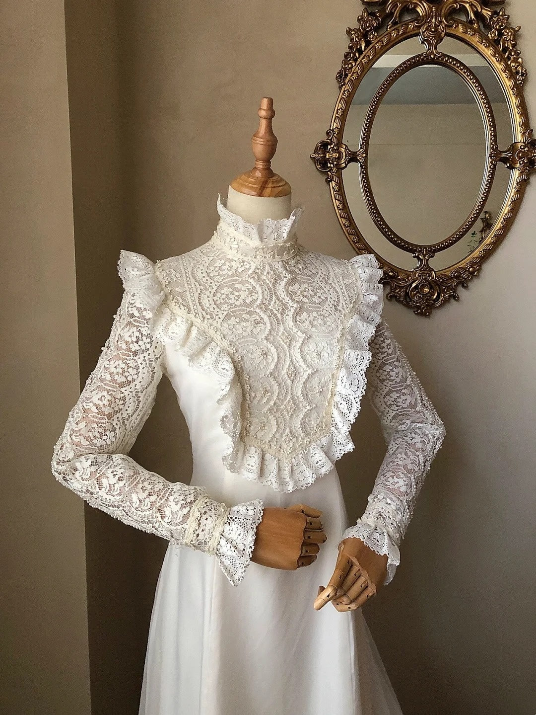 Retro Wedding Dress A Line High Collar Long Sleeves Lace Wedding Dress  D4363